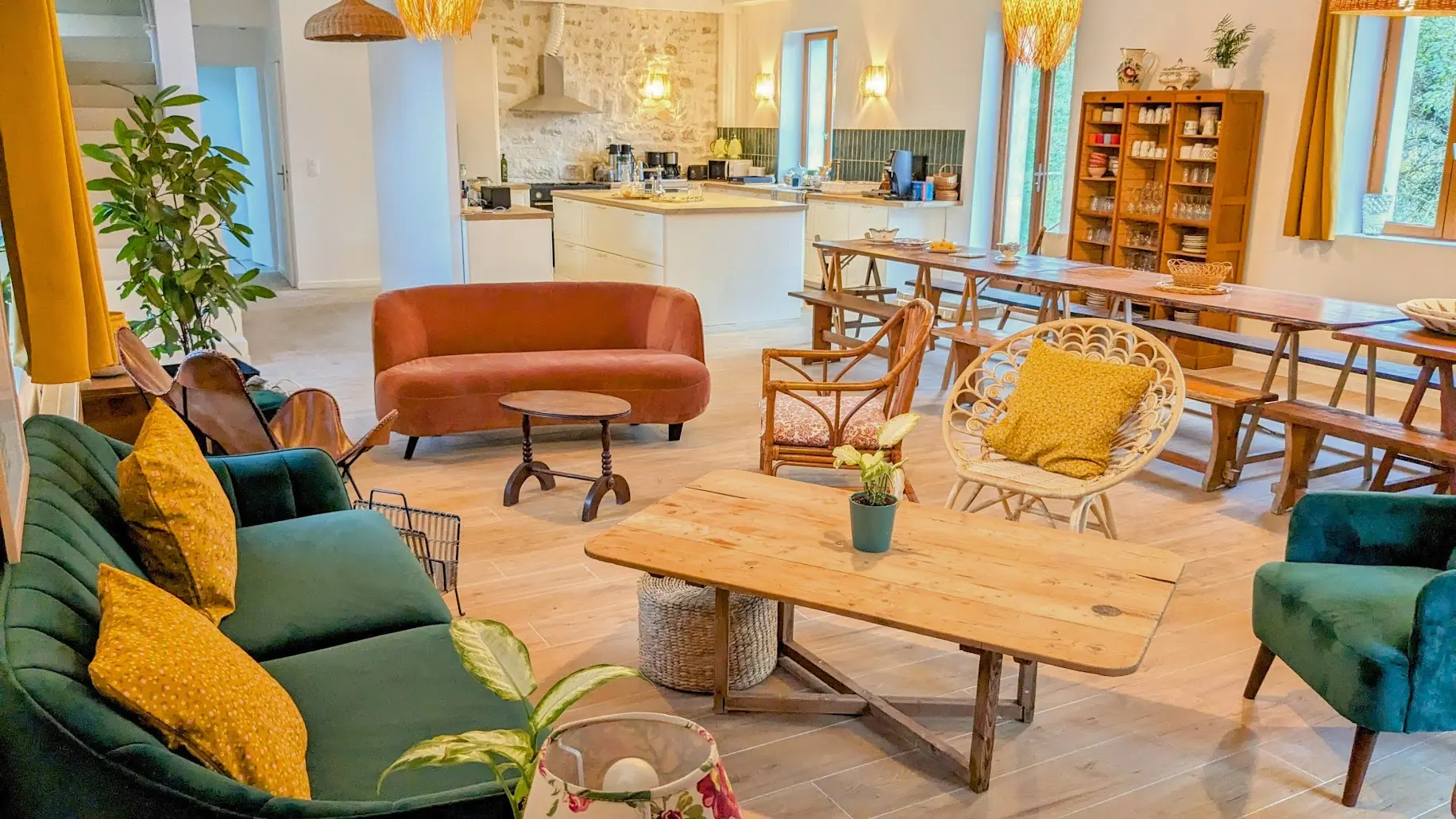 Le grand salon et la cuisine de Verdonne